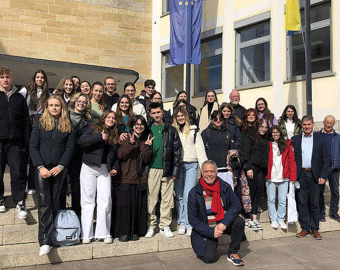 Gruppenbild Schüleraustausch mit Bürgermeister Stauber